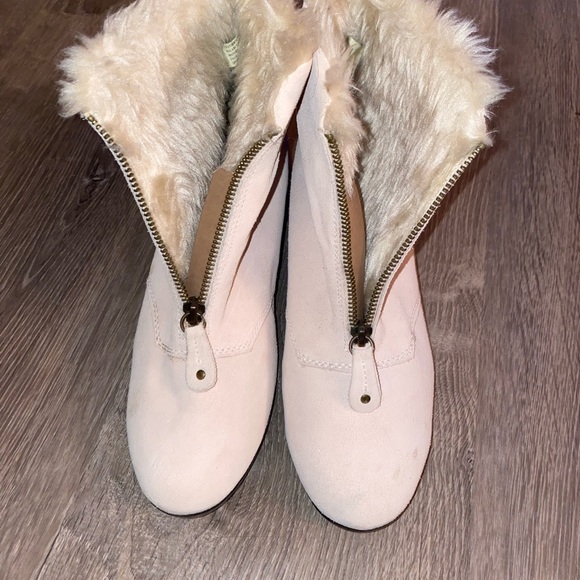 Sporto fur lined ankle boots with front zipper. New without box. Size 8.5 - Picture 3 of 9